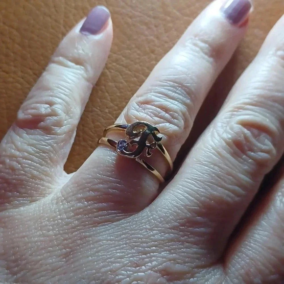 💙🌹Gold-plated letter "F" ring. yellow with faux diamond - Picture 3 of 8